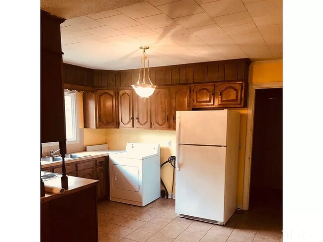 Building Photo - 137 E Cornwallis Rd