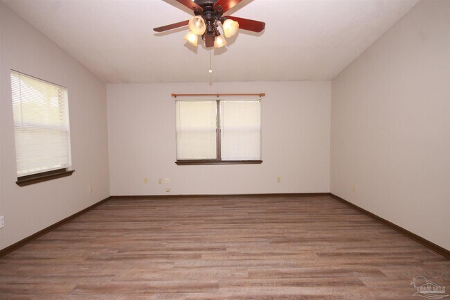 Foto del edificio - 1594 Sunny Ridge Ln