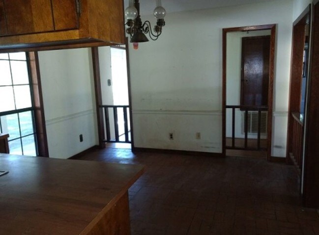 Building Photo - 523 Highland Dr