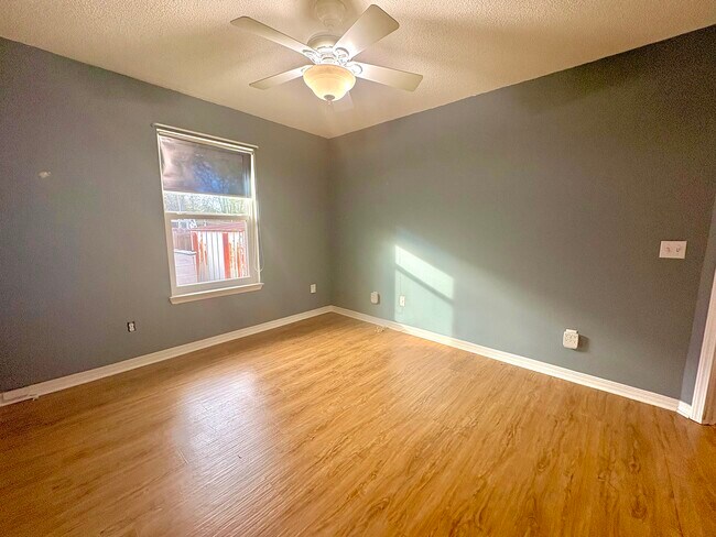 Building Photo - 6879 Cedar Ridge Cir