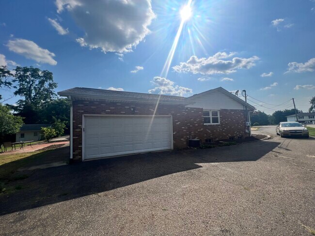 Building Photo - 8358 Ladonna Cir NW
