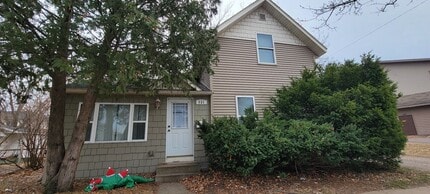 Building Photo - 925 Water St