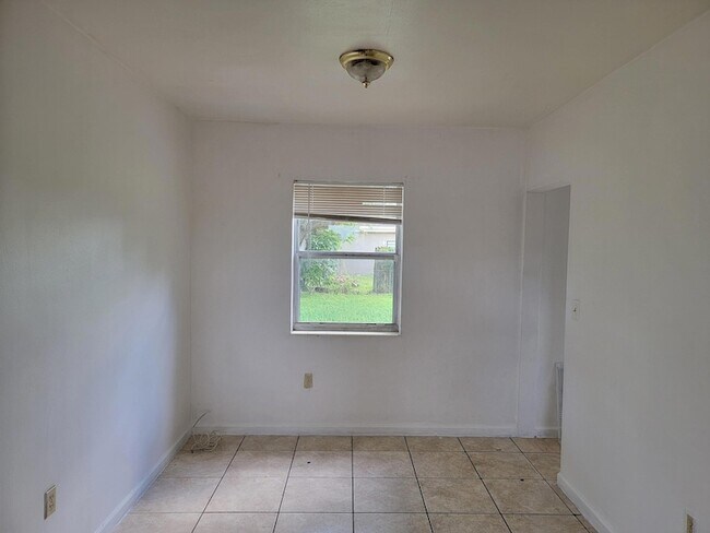 Foto del edificio - 275 NW 187th St