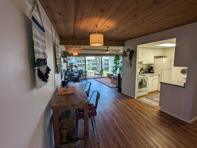 Building Photo - Maili Cove - One Bedroom