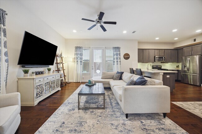 Building Photo - 8806 Hollister Pine Ct