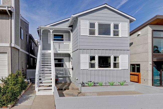 front exterior /second floor - 423 28th St