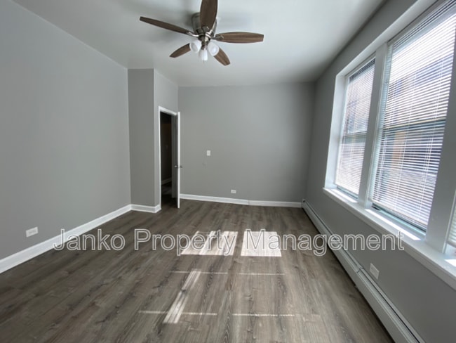 Foto del edificio - 5647 W Washington Blvd