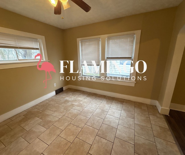 Building Photo - 725 Maplehurst Ave