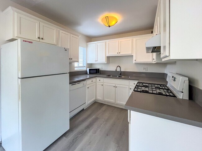 Interior Photo - 802 Edgewood St