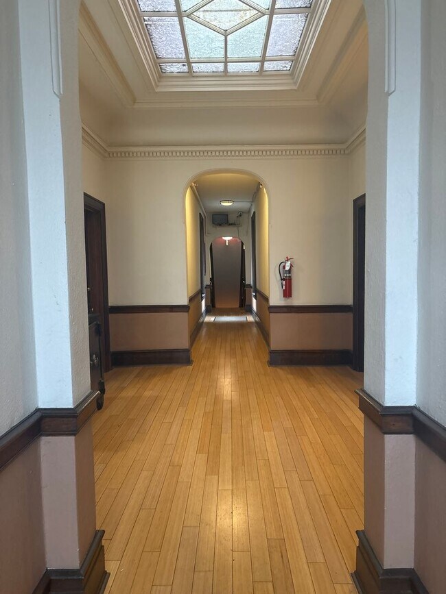 Building Photo - Available Now! Modern Spacious Studio Apar...