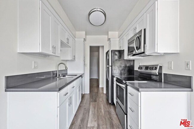 Foto del edificio - 12033 Goshen Ave