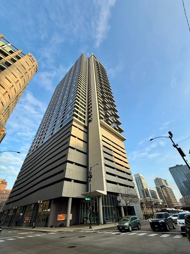 Building Photo - 235 W Van Buren St