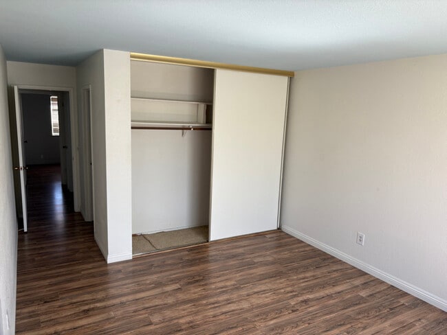 Building Photo - 746 Bronte Ave