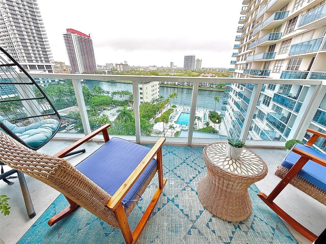 Primary Photo - 3800 S Ocean Dr