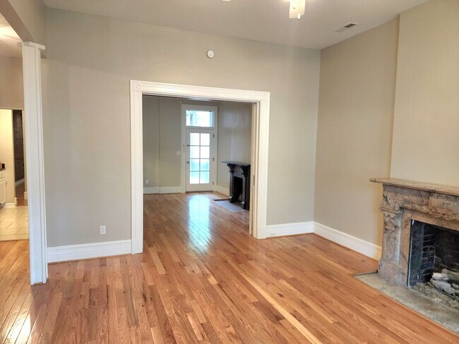 Foto del edificio - Luxurious Living in Lafayette Square!