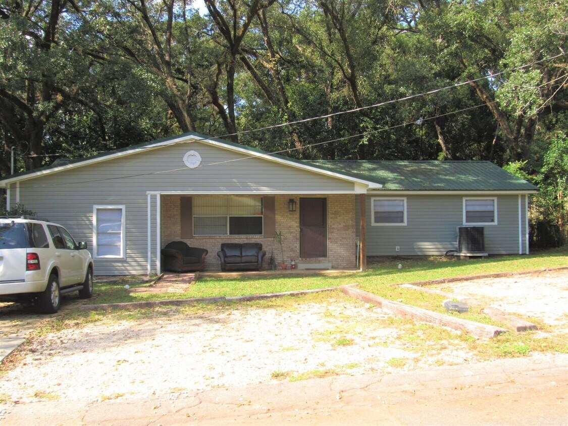 4 Bed 2 Bath Located Near the Stadium!! Av... House Rental in