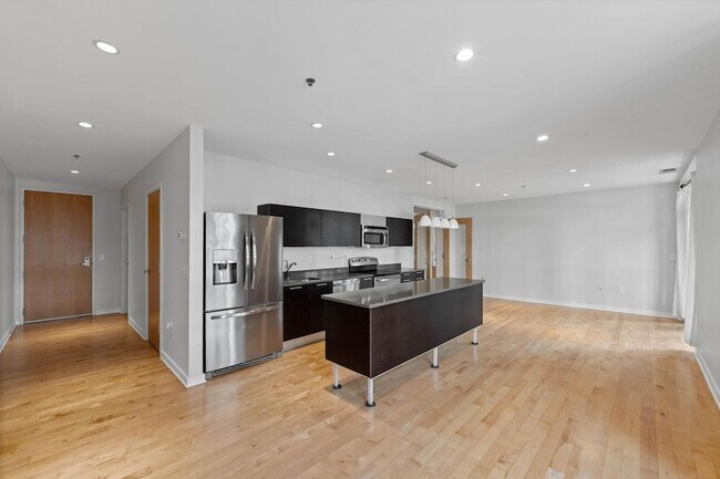 Foto del edificio - 3104 W Lake St