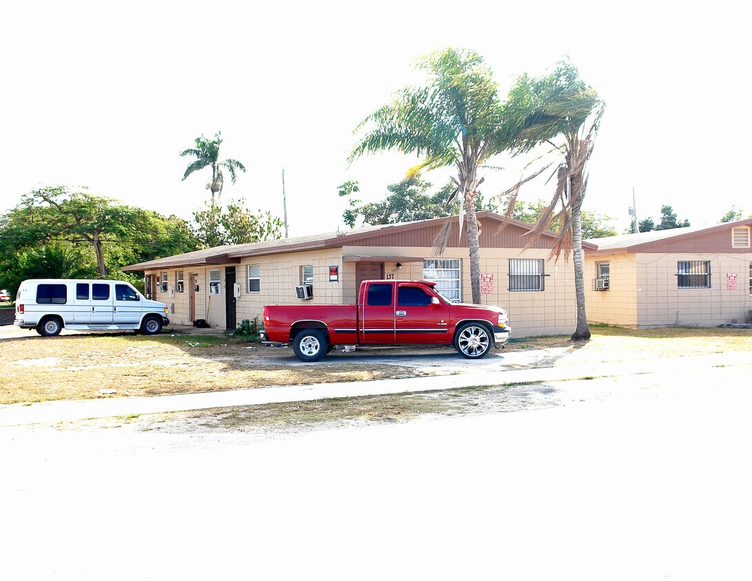 Primary Photo - 127-137 NW 9th Ave