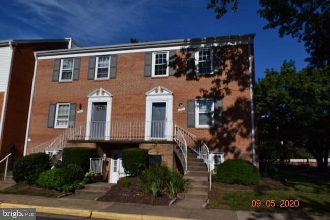 Building Photo - 14591 Golden Oak Rd