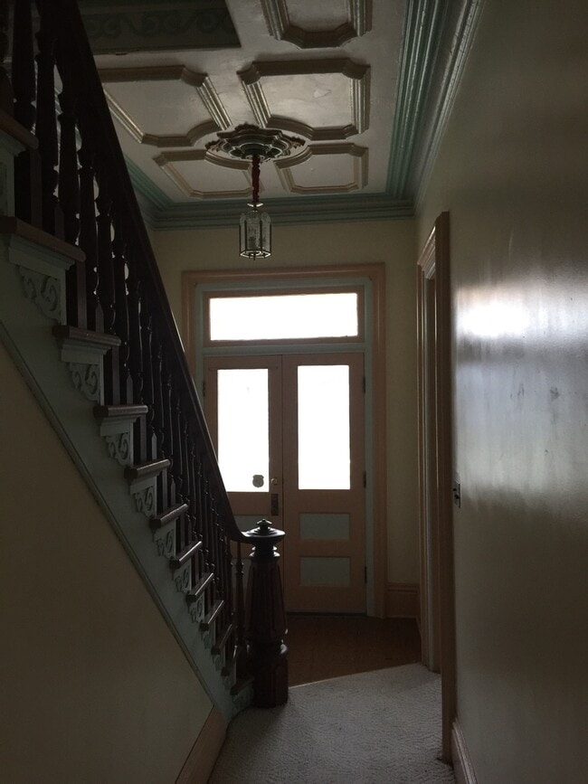 Building Photo - Victorian 3 bedrooms house 2 full baths