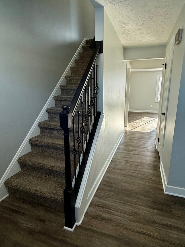 Foto del edificio - 740 Ridge Rd