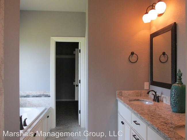 Foto del edificio - 1079 Eastern Hills Dr