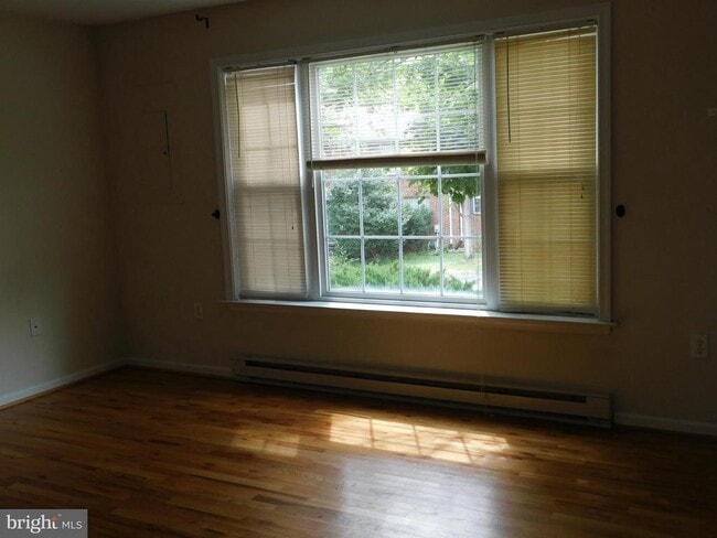Building Photo - 112 Waterford Ln