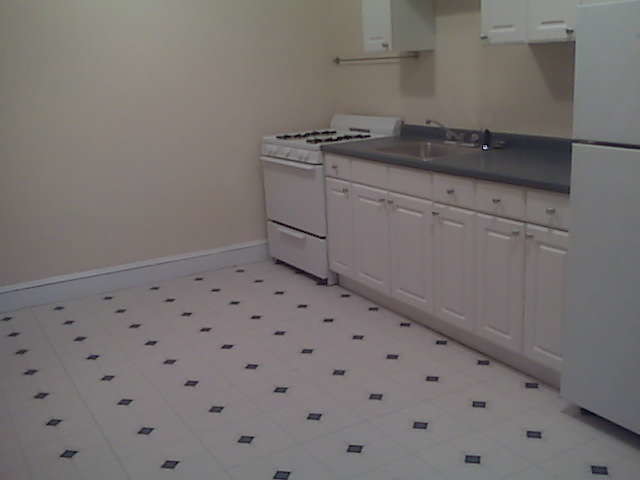 Davis Sq.5/1 Sunny 2nd floor HT HW incl - Davis Sq.5/1 Sunny 2nd floor  HT HW incl