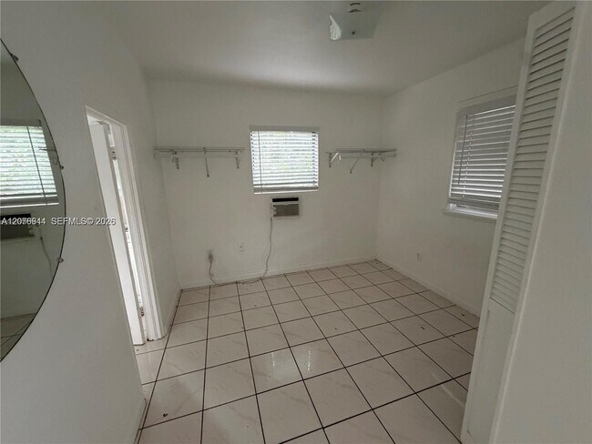 Foto del edificio - 2430 SW 25th Ter