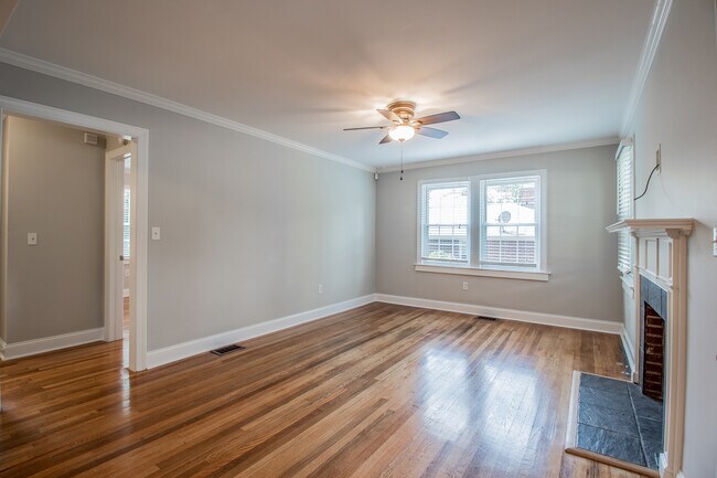 Foto del edificio - 3 Bedroom 2 Bathroom Home in Central Locat...