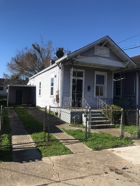 Primary Photo - 8610 Belfast St