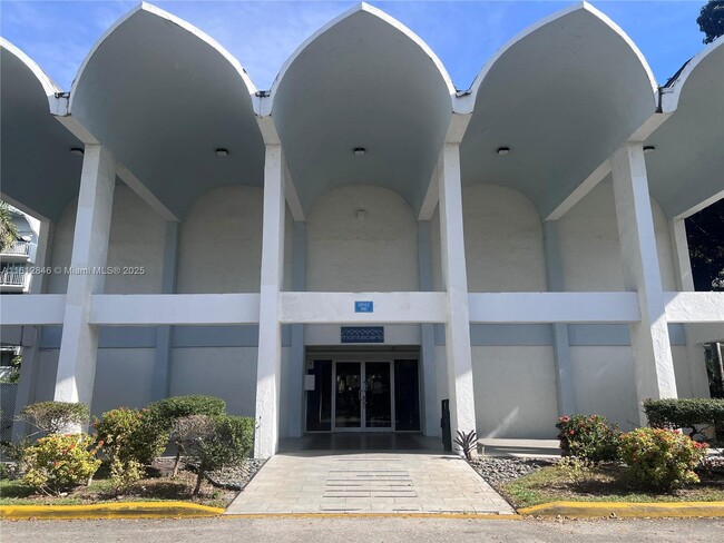 Foto del edificio - 496 NW 165th St