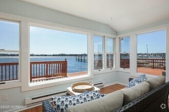 Building Photo - 44 Island Dr