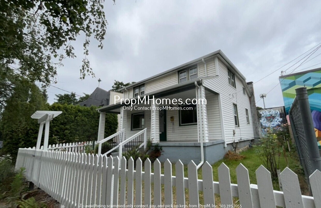 Classic Portland Charmer with Yard & Garag... - Classic Portland Charmer with Yard & Garag...