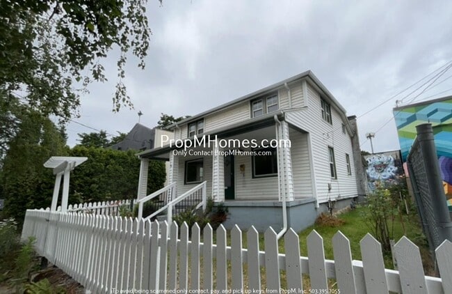 Classic Portland Charmer with Yard & Garag... - Classic Portland Charmer with Yard & Garag... House