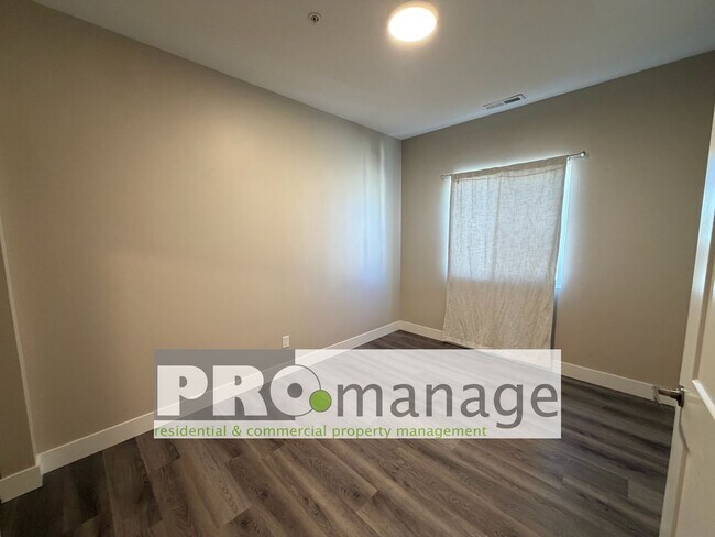 Foto del edificio - 2 Bd/1ba Upper-Level Apartment – Central Rexburg Location
