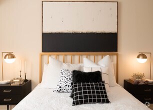 2BR, 1.5BA - 844 SF - Woodsdale Apartments