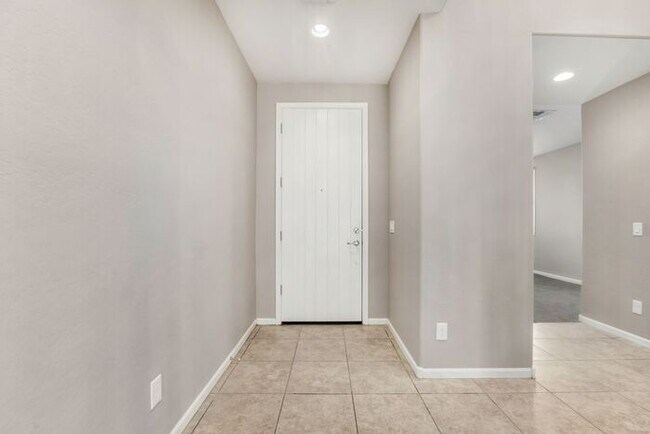 Building Photo - Beautiful Gilbert home located in the desirable Windhaven community!