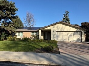 Building Photo - 4230 W Grove Ct