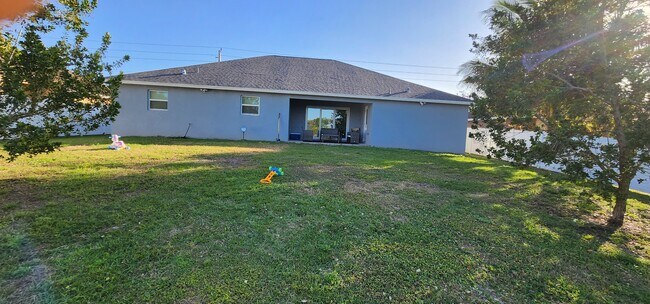 Foto del edificio - 115 SW Glenwood Dr