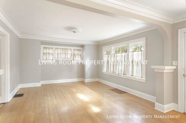 Building Photo - NE Charmer w/ Pristine Vintage Touches