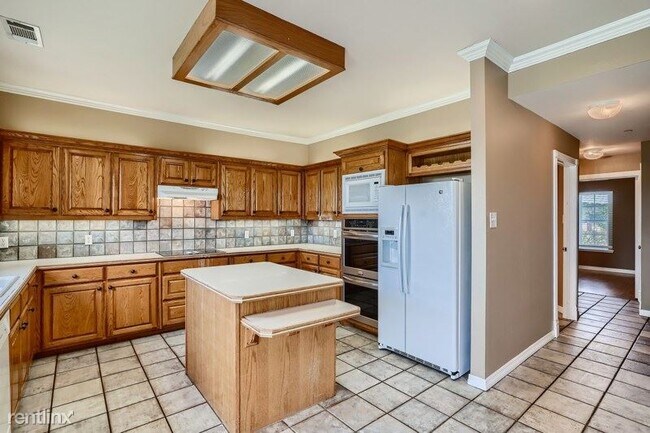 Building Photo - 3 br, 3 bath House - 1110 Trophy Ct E