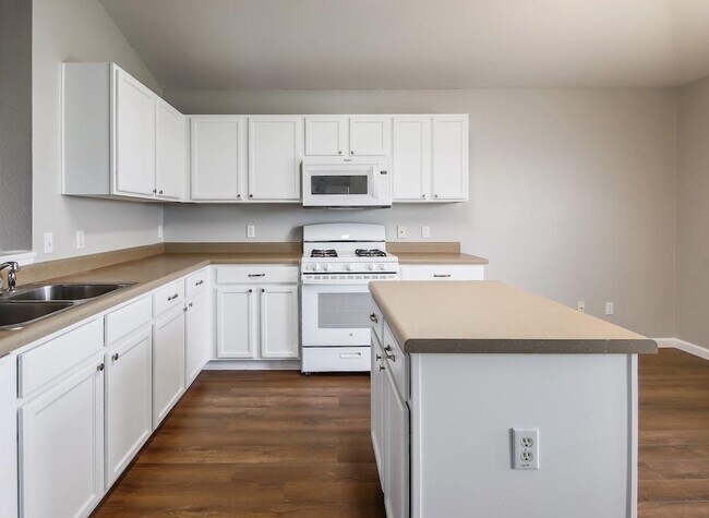 Building Photo - 17901 Violet Ln