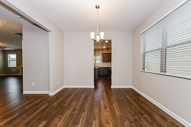 Building Photo - 517 Emporia Loop