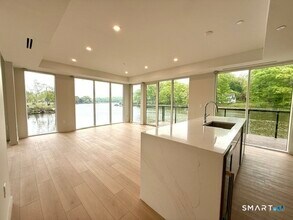 Building Photo - 251 Riverside Ave