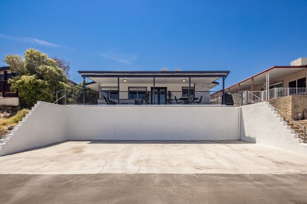 Primary Photo - 3bedroom 3 bath Riverfront Short Term Rental