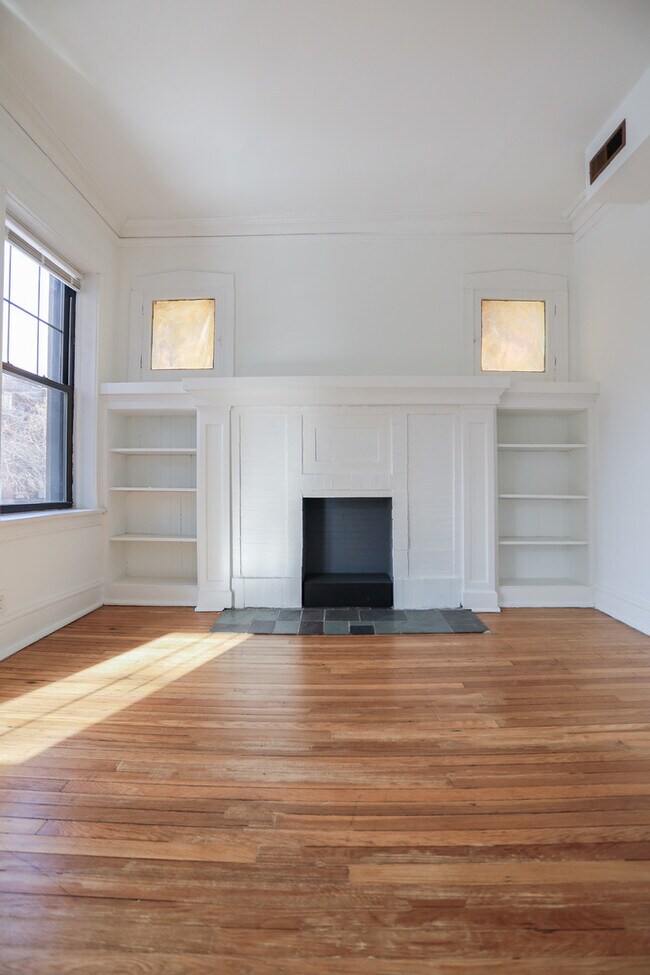 Building Photo - 1057 N Oakley Blvd