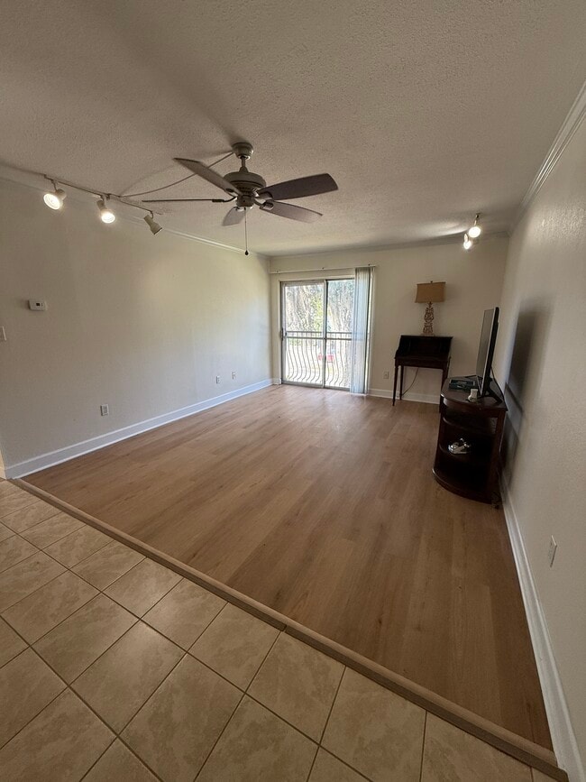 Building Photo - 1700 SW 16th Ct