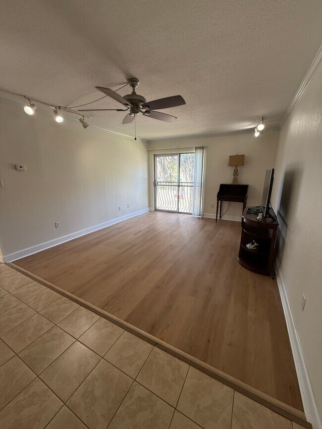 Building Photo - 1700 SW 16th Ct