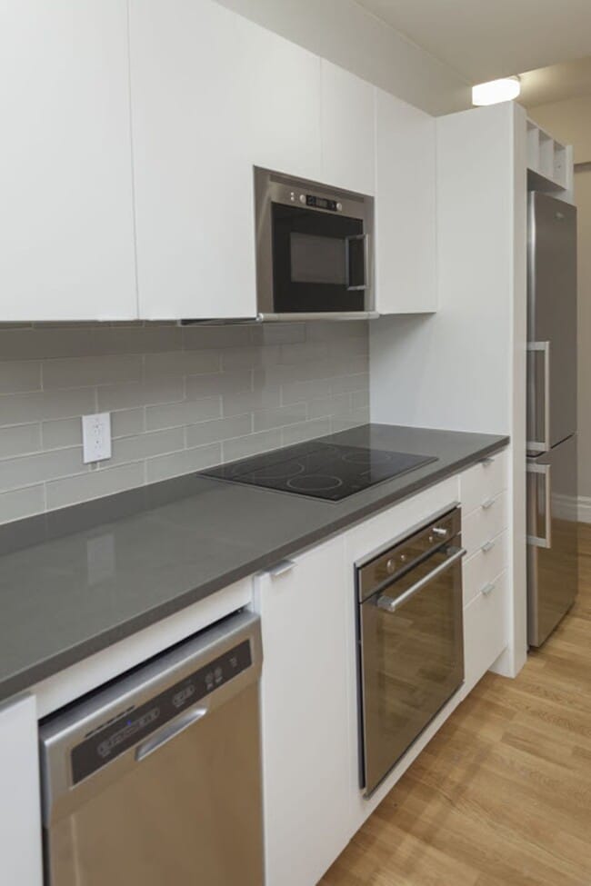 Building Photo - 4557 Rue Sherbrooke O